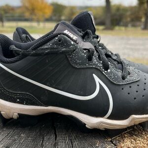 Nike Kids Black and White Baseball Cleats